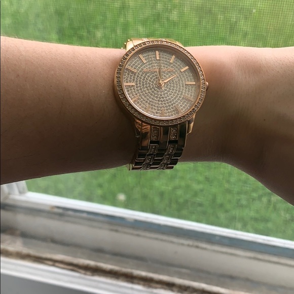 MICHAEL KORS GOLD WOMENS WATCH - Picture 1 of 3